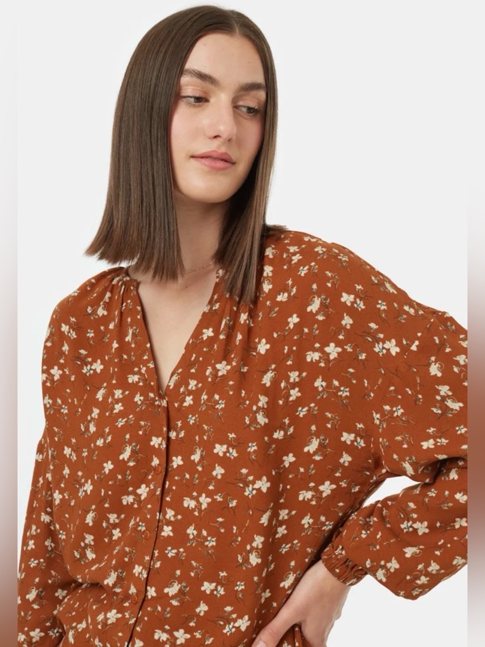 Tentree EcoWoven Crepe Blouse
V Neck Crepe Long Sleeve Blouse